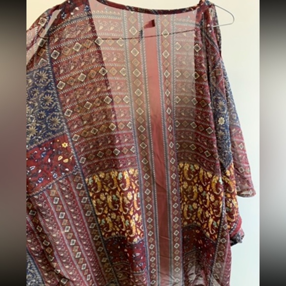 Gold / Burgundy Cut Out Kimono - Picture 14 of 14